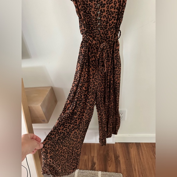Women’s leopard romper size small - Picture 2 of 8